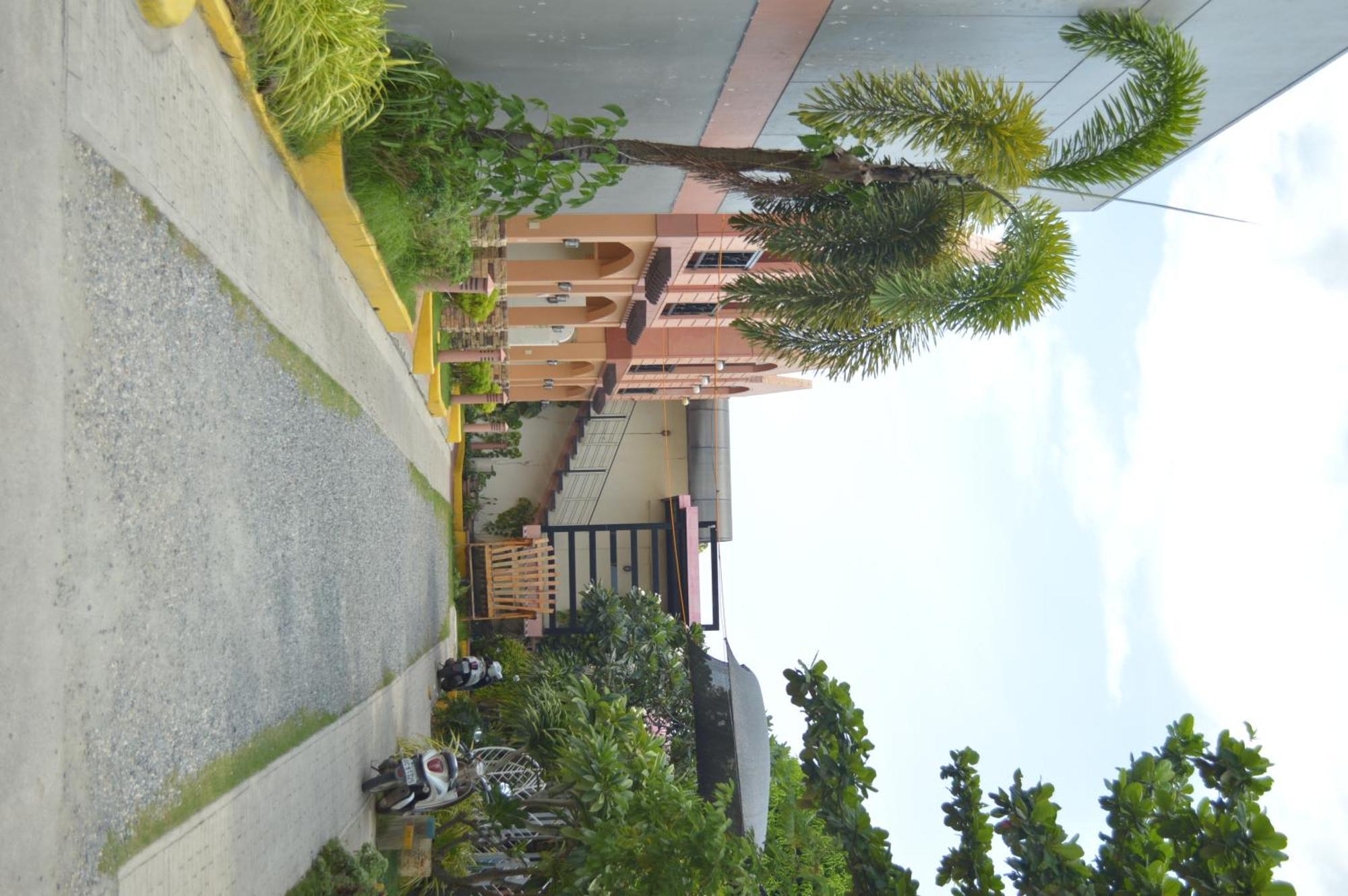 Manora Apartment Talisay  Exterior photo