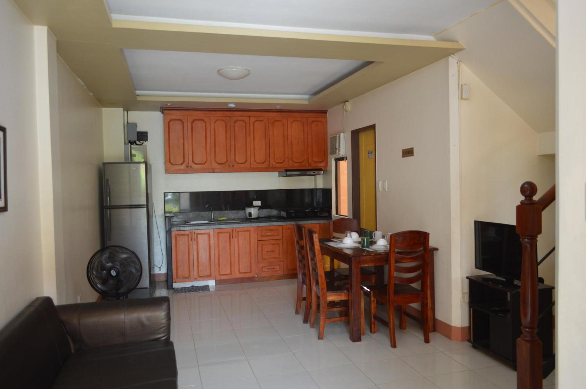 Manora Apartment Talisay  Exterior photo