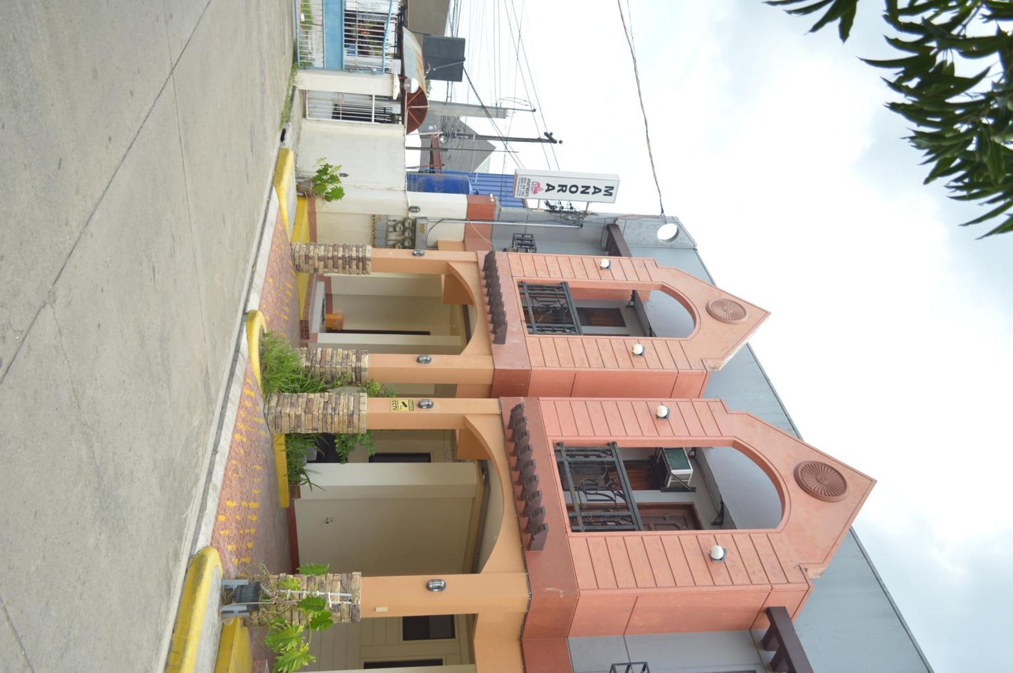 Manora Apartment Talisay  Exterior photo