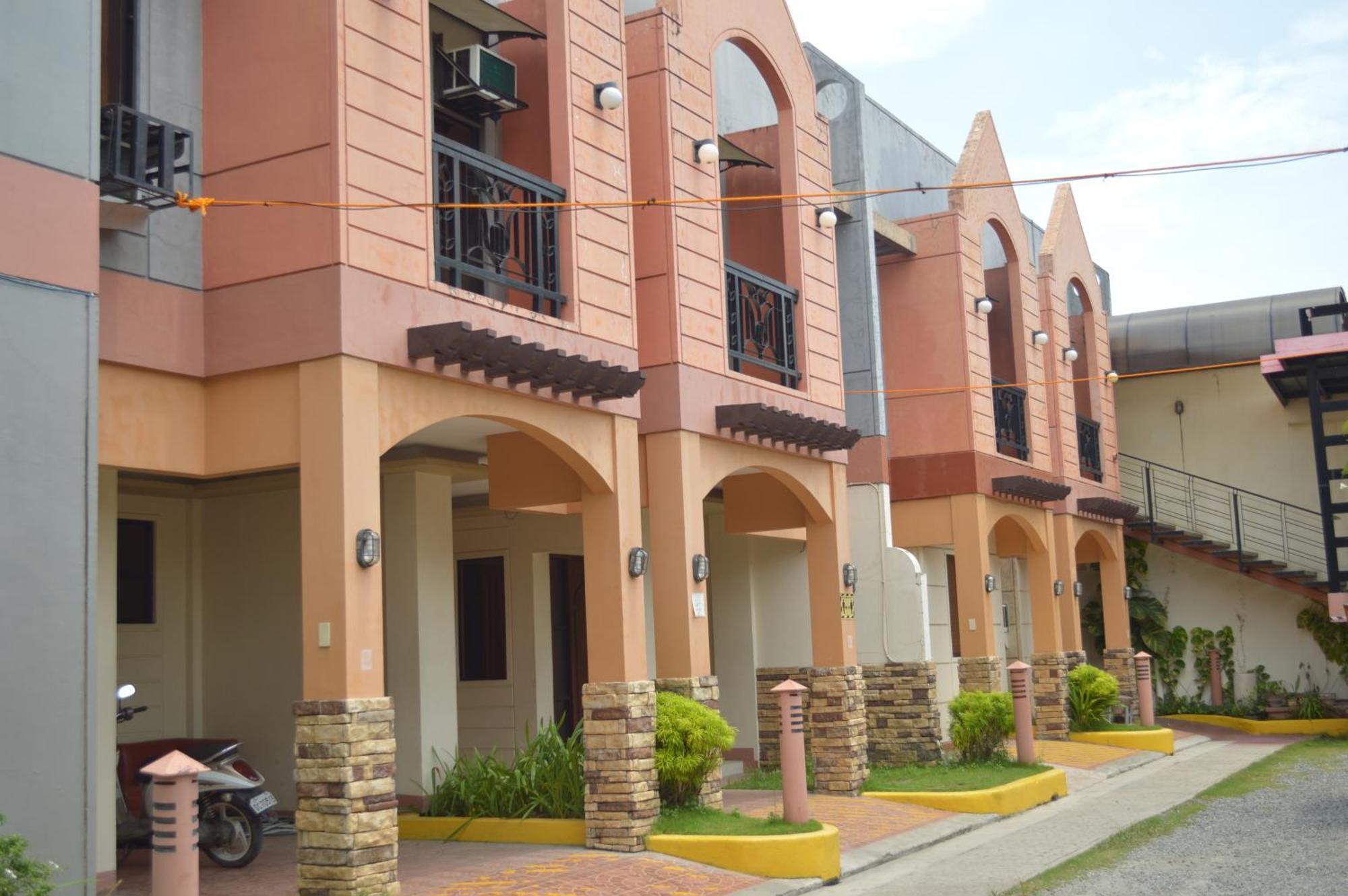 Manora Apartment Talisay  Exterior photo